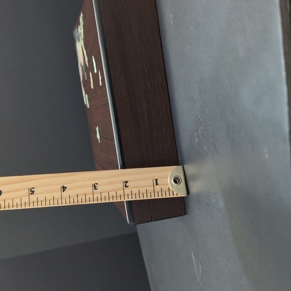 VGT,Wooden Lacquered Box With Mother of Pearl Inlay. - Picture 10 of 10